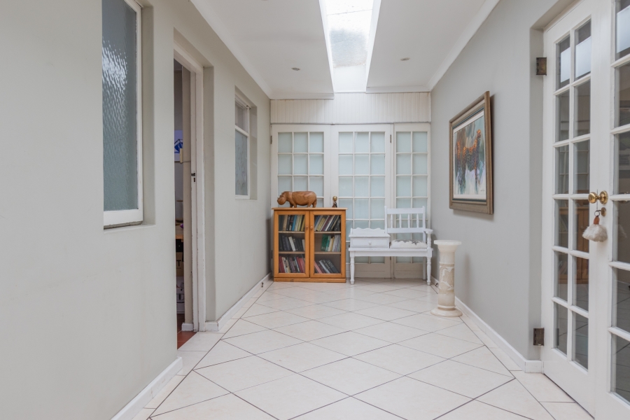 5 Bedroom Property for Sale in Milnerton Central Western Cape